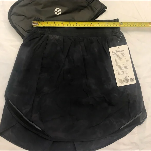 Lululemon Brand New w/Tags, Lulu Hotty Hot HR Shirt with Built In Shorts! - Picture 7 of 10